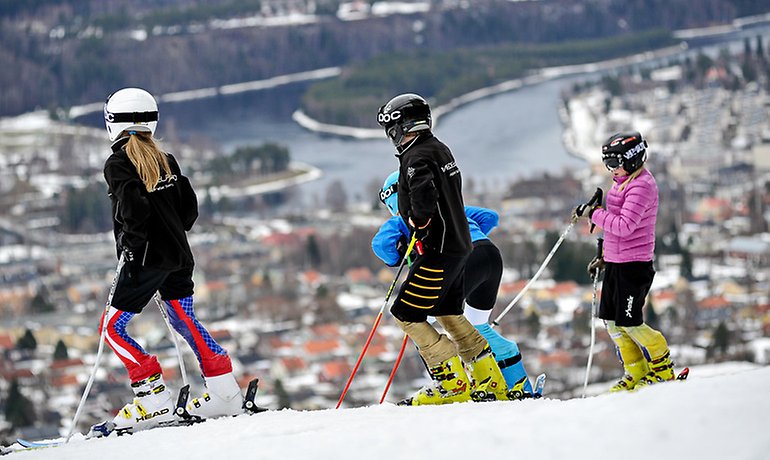 fyra personer åker sikdor på Hallstabergert i Sollefteå